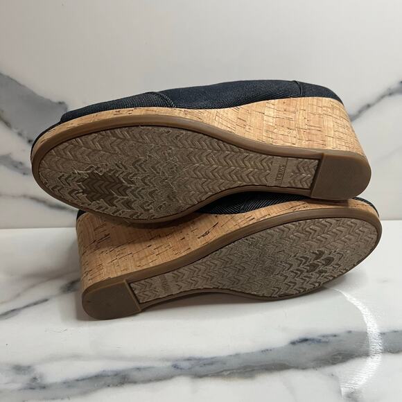 TOMS Women's Navy Blue Cork Wedges Sz 7.5 Casual Peep Toe Classic Comfort - Picture 7 of 7